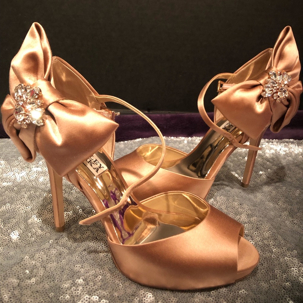 Badgley Mischka satin rose heels!!